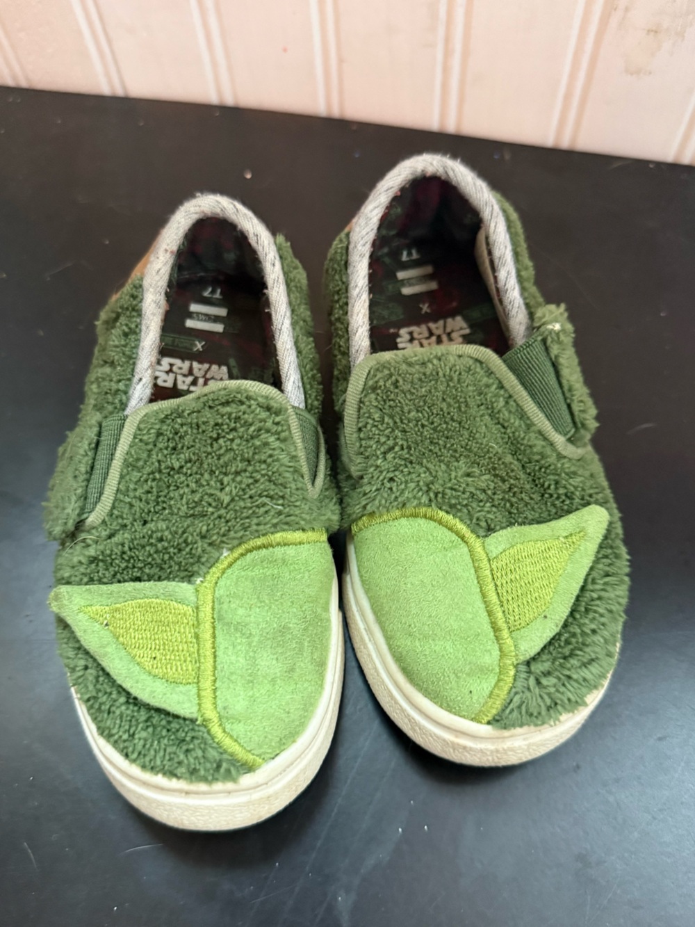 Toms Star Wars Yoda Green Plush Slip-On Sneakers - Size 7